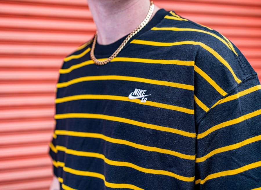 Nike SB Yarn Dye Striped T Shirt - Black/University Gold