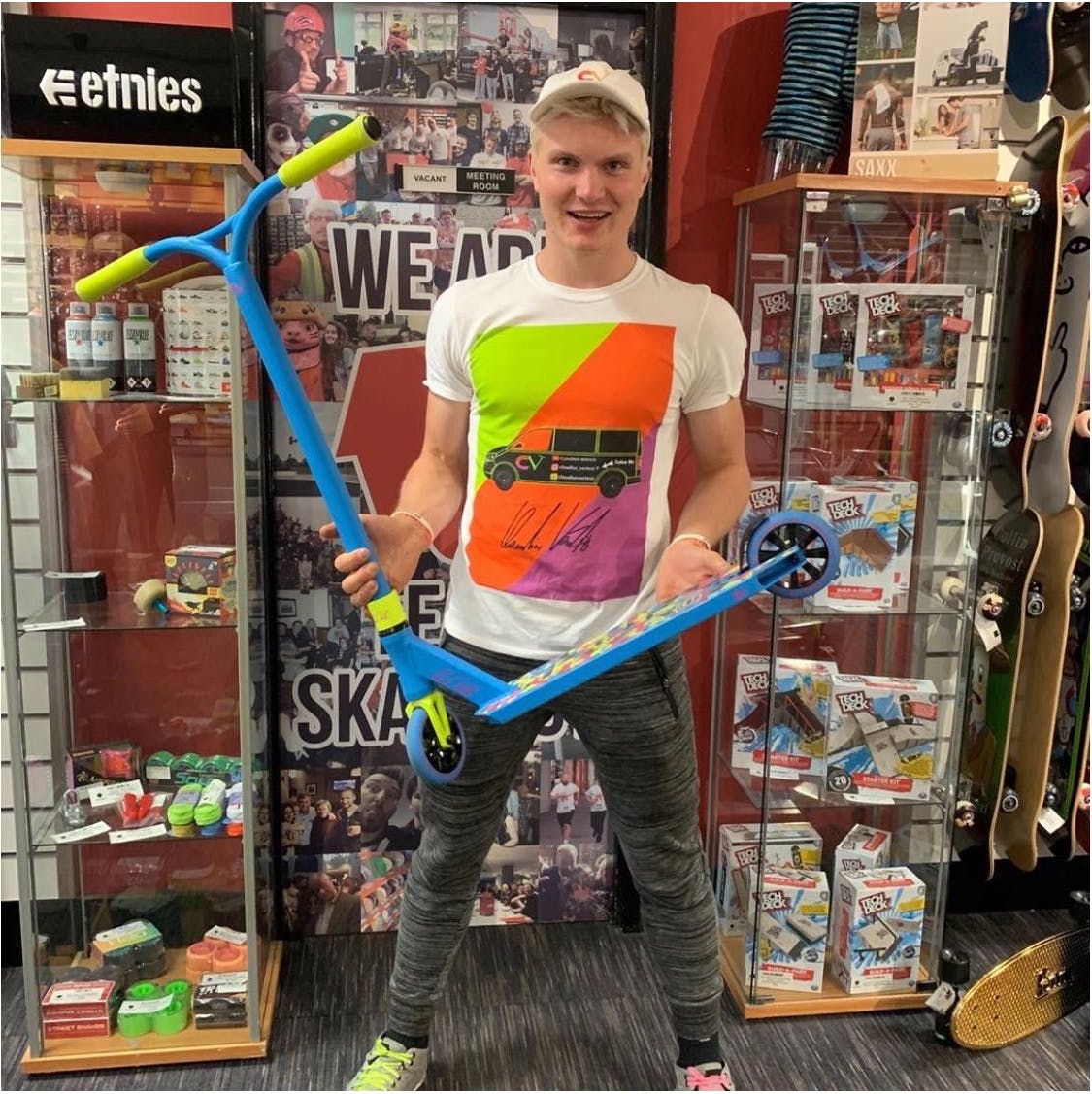 Claudius Vertesi Signature Scooters – GET THAT NEON GLOW!
