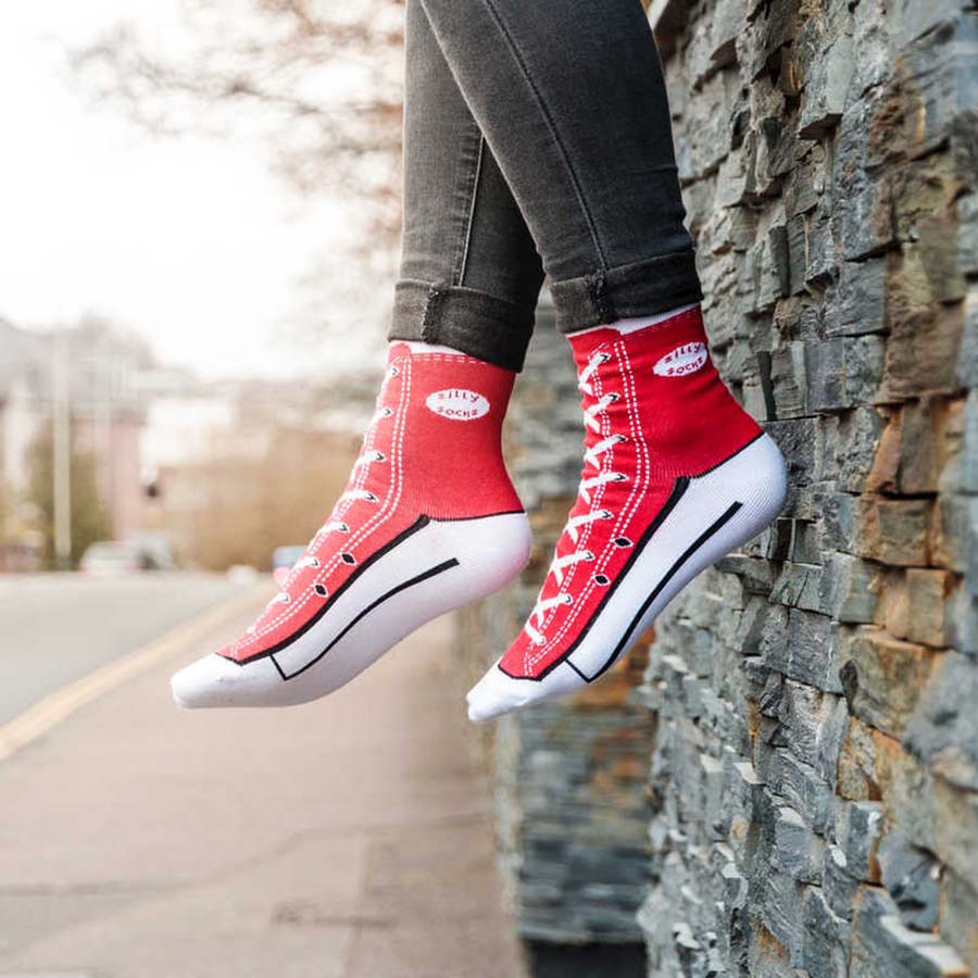 Tobar Silly Socks Red Sneaker Size 5 11