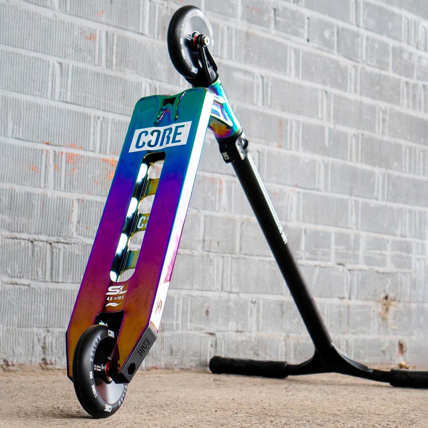 Deck Trottinette Freestyle CORE SL1 – Neochrome 19,5″ – Pour Skate Park, Robuste Et Stylé
